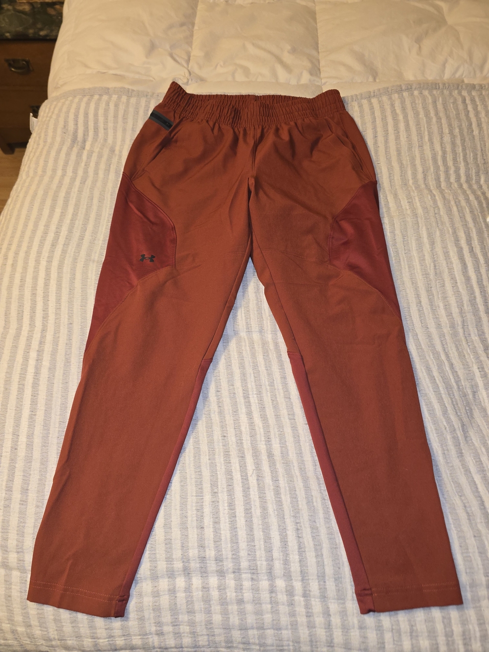 Under Armour Women’s Rust/Maroon Athletic Joggers Small